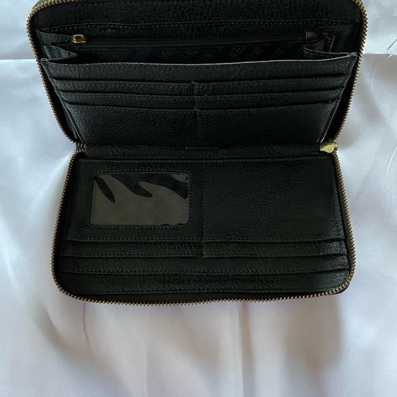 Forest Green color, medium size Steve Madden wallet. - Picture 4 of 7